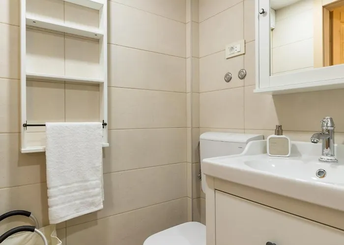 Wood One Apartment Split