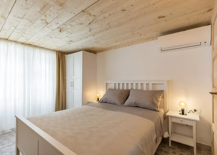 Wood One Apartment *